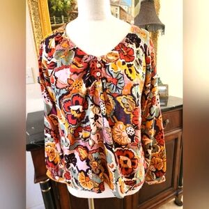 NWOT- Colorful V-Neck Peasant Top!!🌿🪴🌻